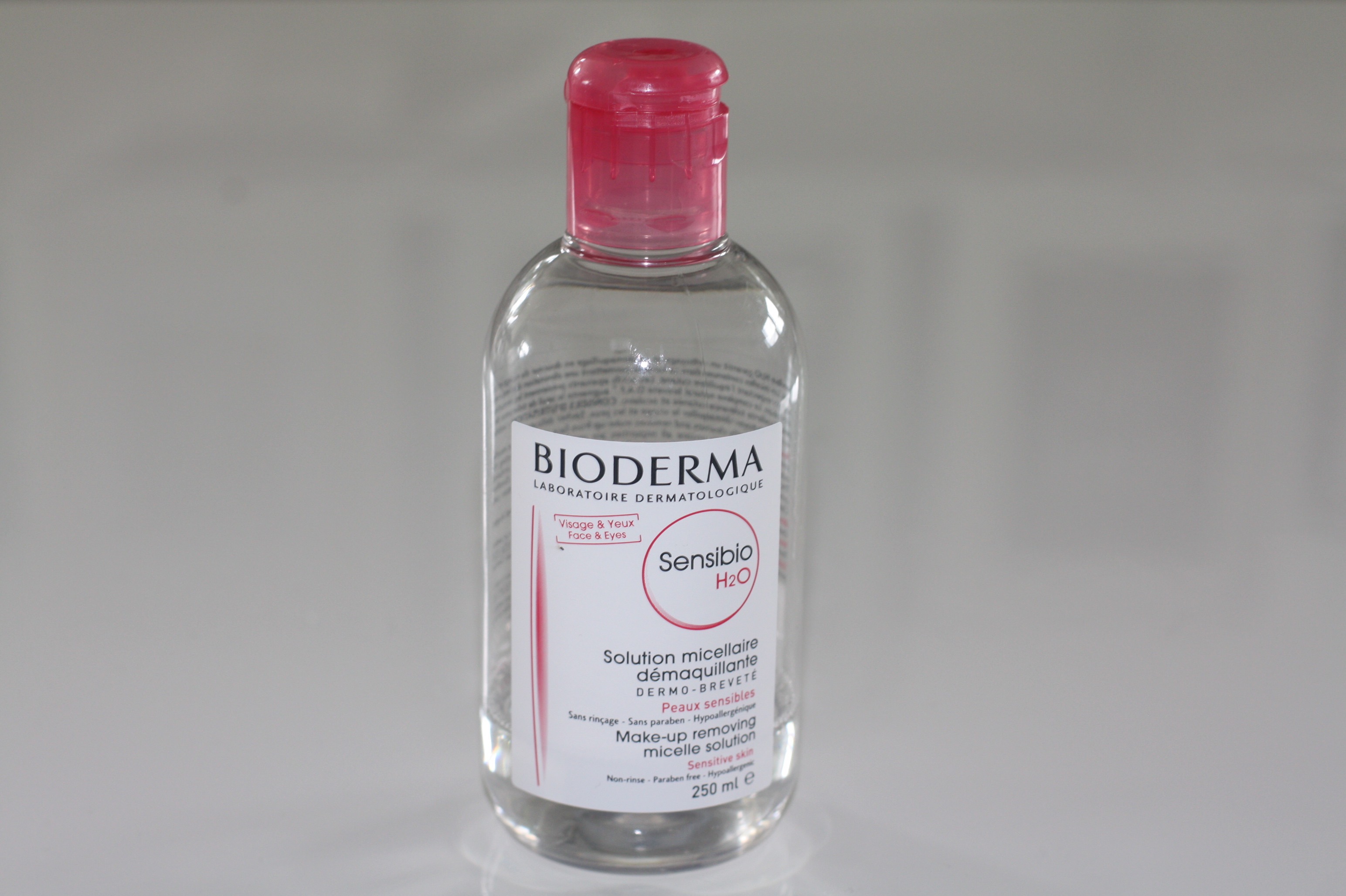 Gesichtspflege-Routine mit dem Bioderma Sensibio H2O Mizellenwasser zum Abschminken