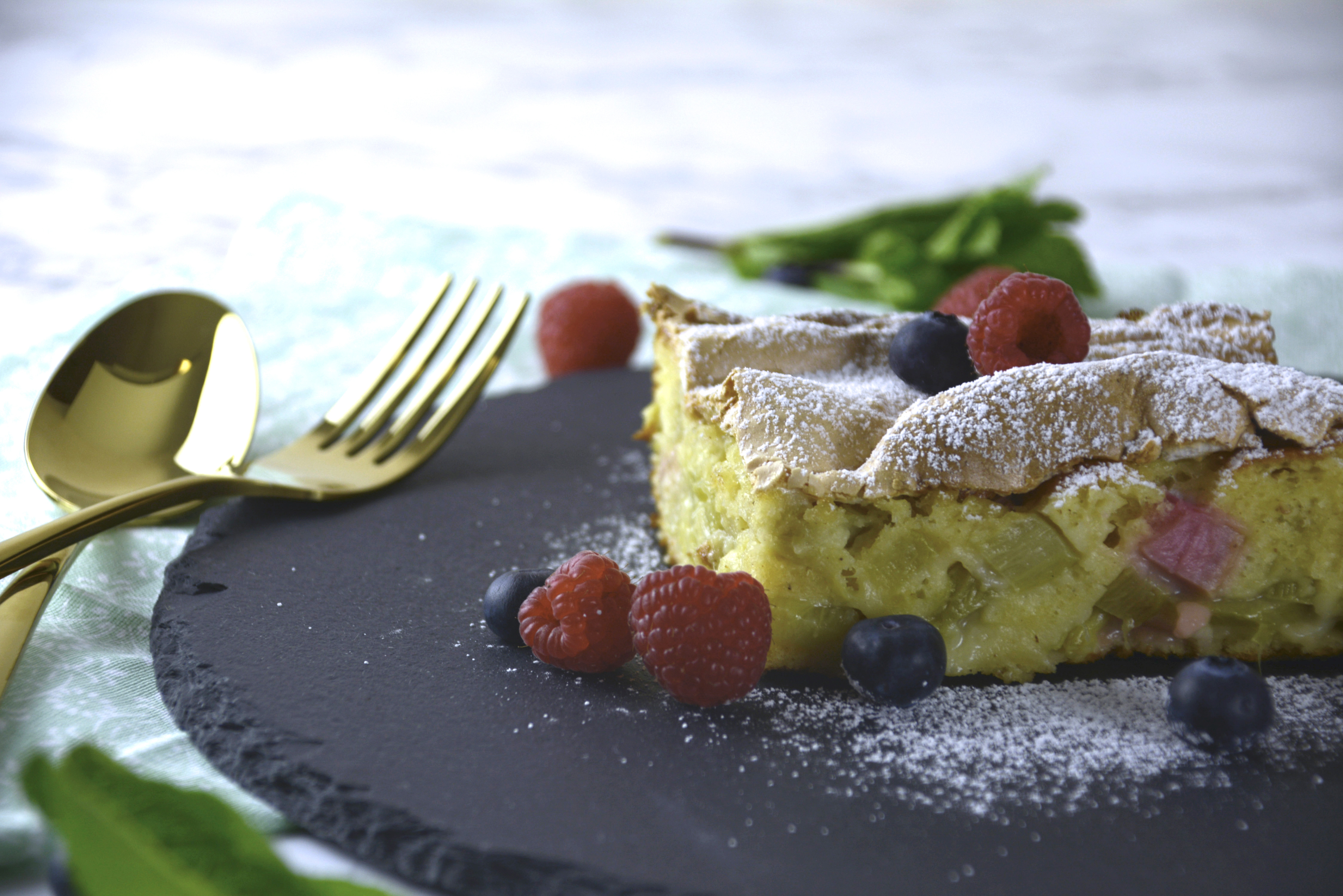 Rhabarberkuchen mit Kaiserhaube am Taste Tuesday auf Maison Pazi