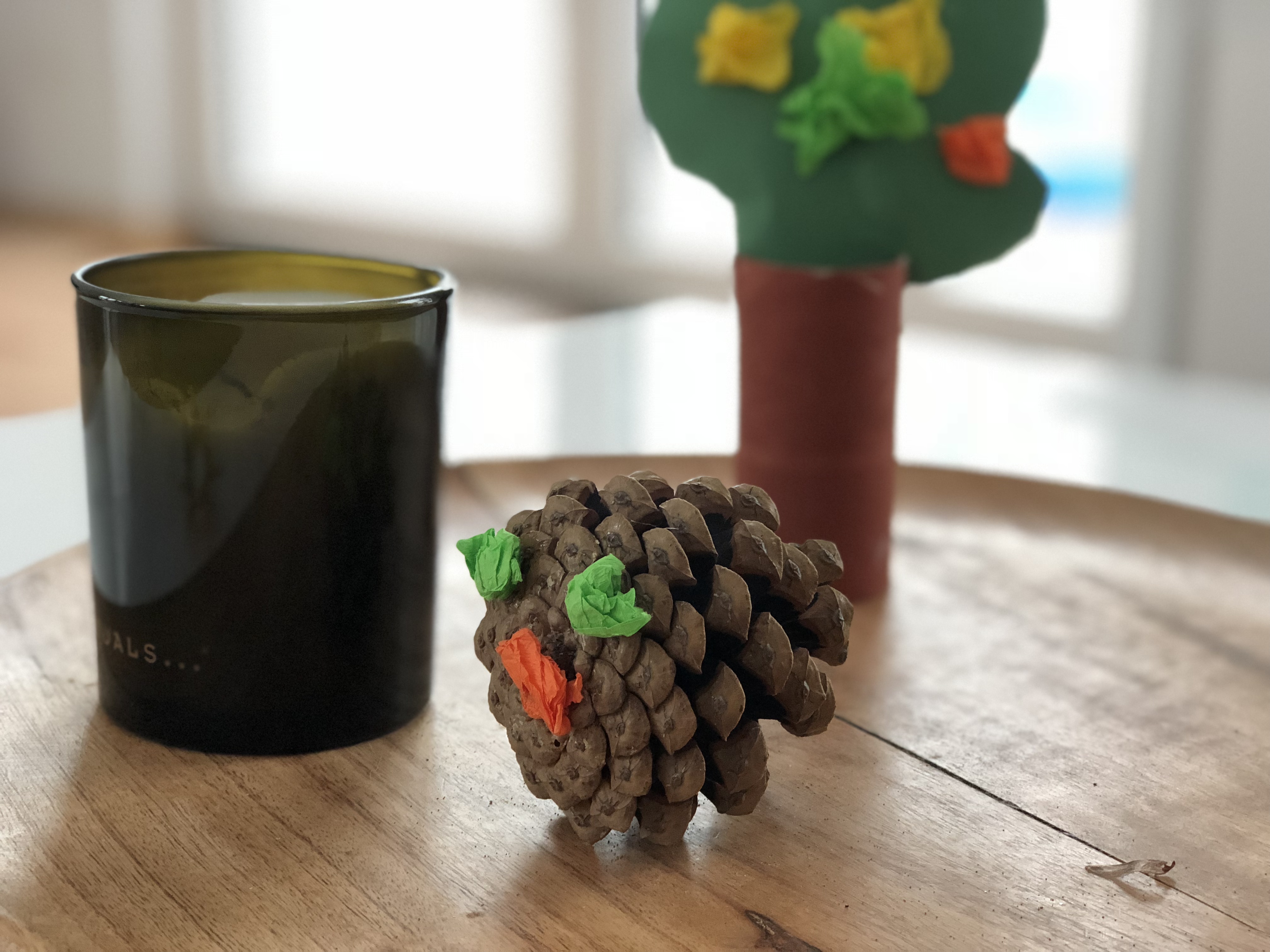 DIY-Ideen mit Kinder: Igel aus Tannenzapfen